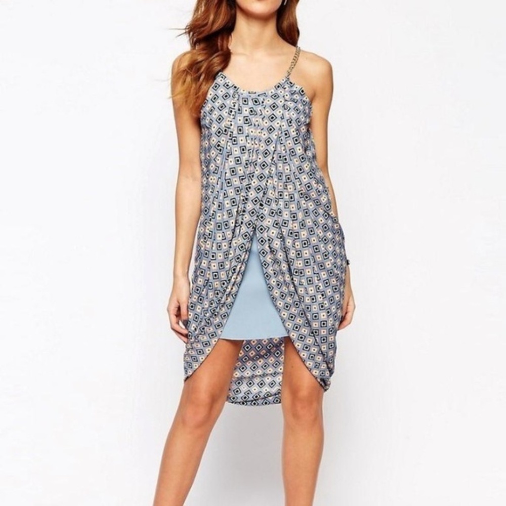 JOVONNA Drape Dress Geo Print Chain Straps